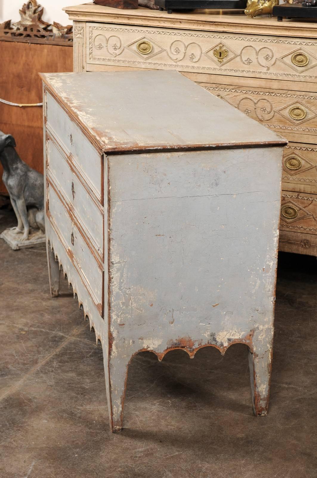 Portuguese Early 19th Century Painted Wood Three-Drawer Chest with Carved Skirt 4