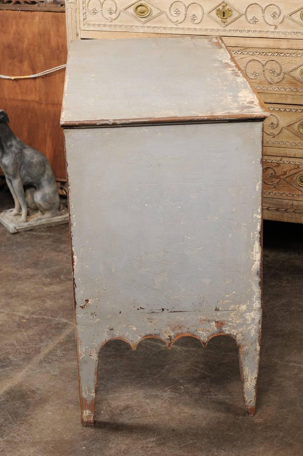 Portuguese Early 19th Century Painted Wood Three-Drawer Chest with Carved Skirt 6