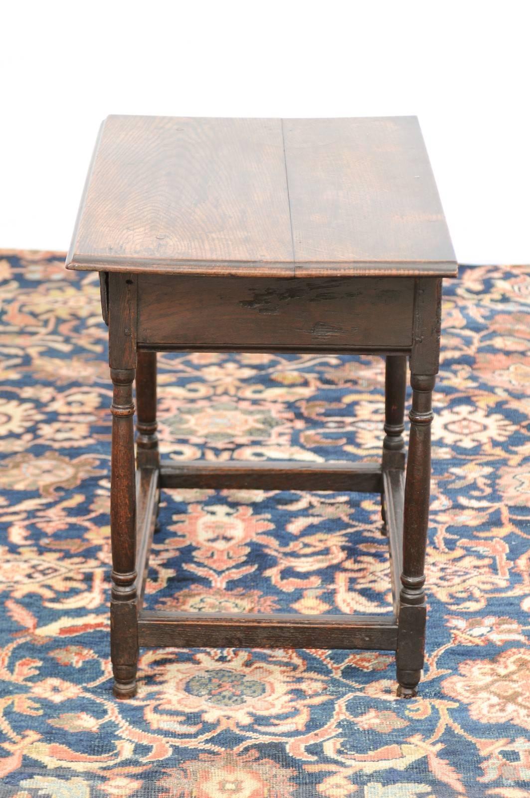 English Late 18th Century Oak Side Table with Single Drawer on Thin Column Legs For Sale 2