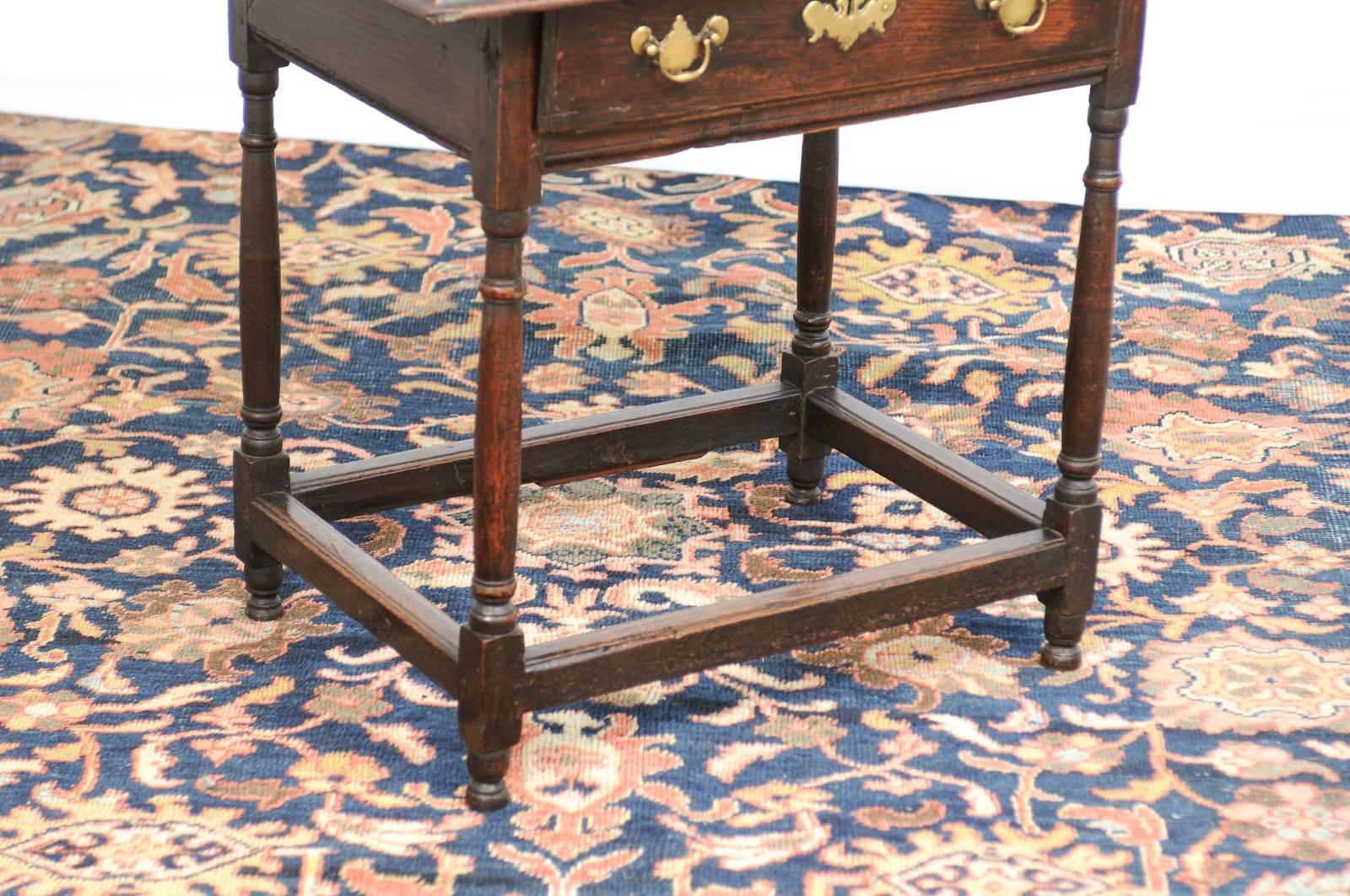 English Late 18th Century Oak Side Table with Single Drawer on Thin Column Legs For Sale 3