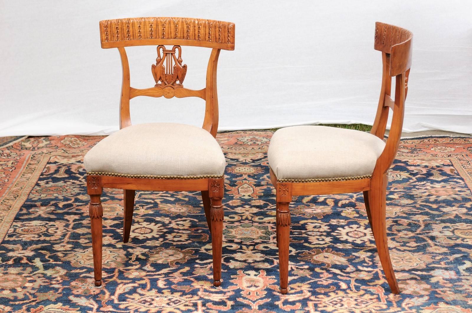 Pair of Italian Neoclassical Side Chairs with Swans and Lyre from the 1850s For Sale 5