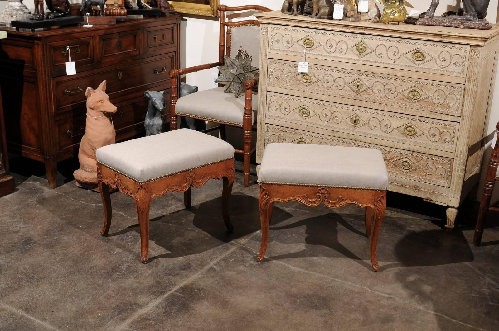 Pair of Rococo Style Italian Carved Walnut Stools with Linen Upholstered Seats In Good Condition In Atlanta, GA