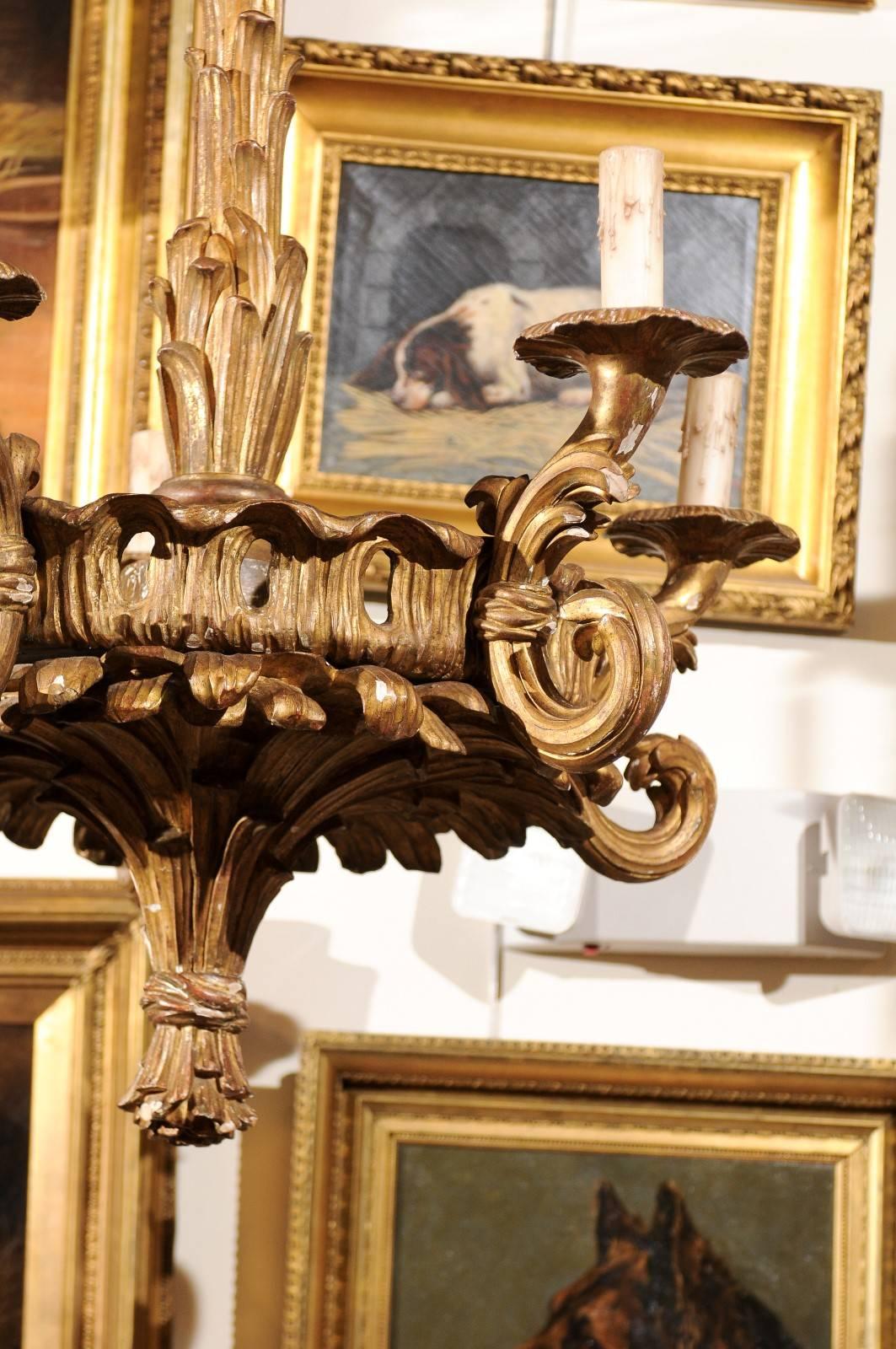 French Five-Light Foliage Themed Giltwood Carved Chandelier, Early 20th Century For Sale 5