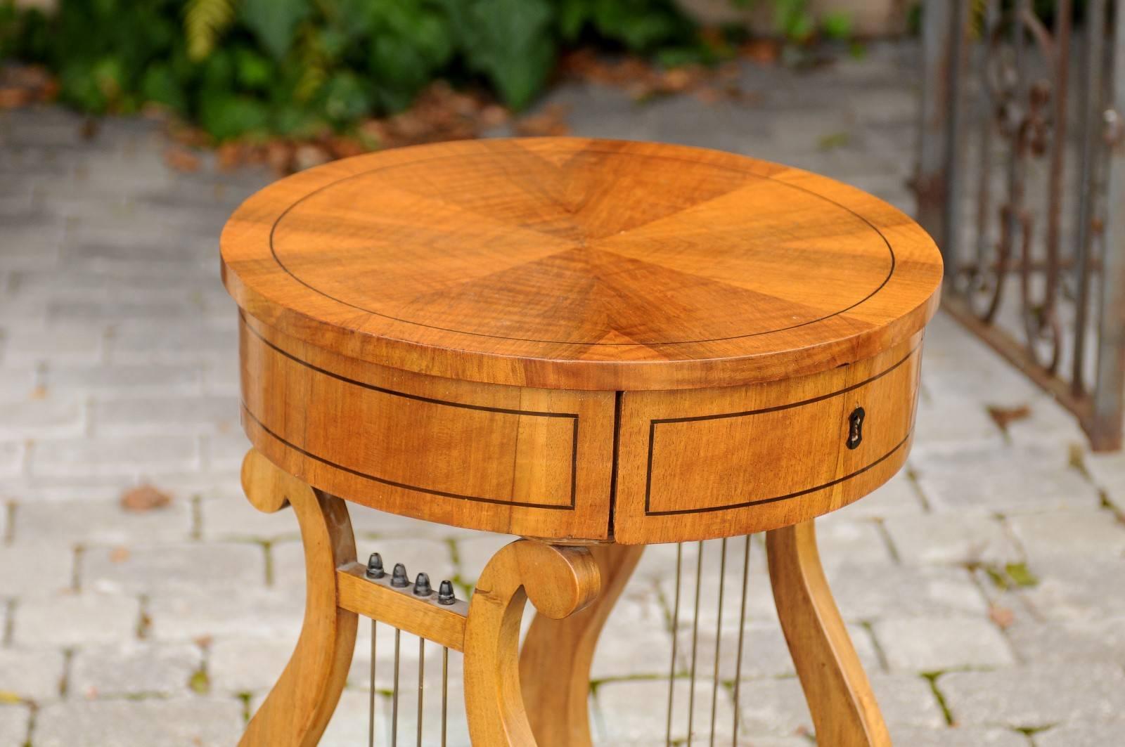 19th Century Austrian 1840s Biedermeier Round Table with Single Drawer and Veneered Top For Sale