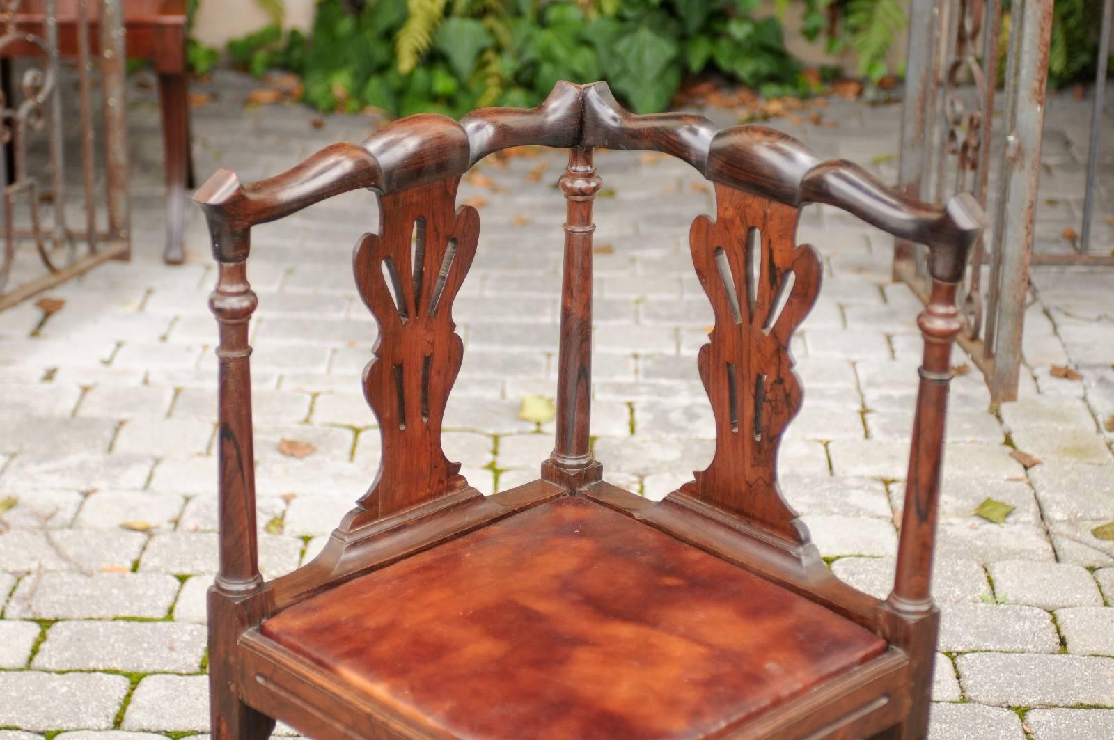 19th Century English 1840s Carved Wood Corner Chair with Leather Seat and Cross Stretcher
