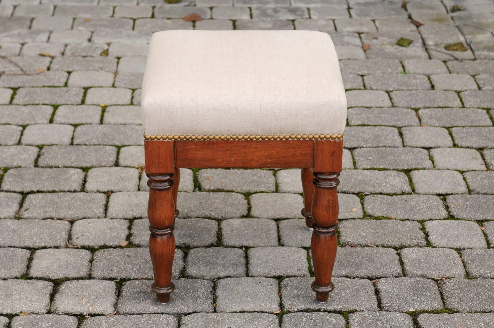 English 1870s Walnut Stool with Upholstered Seat, Nailheads and Turned Legs For Sale 1