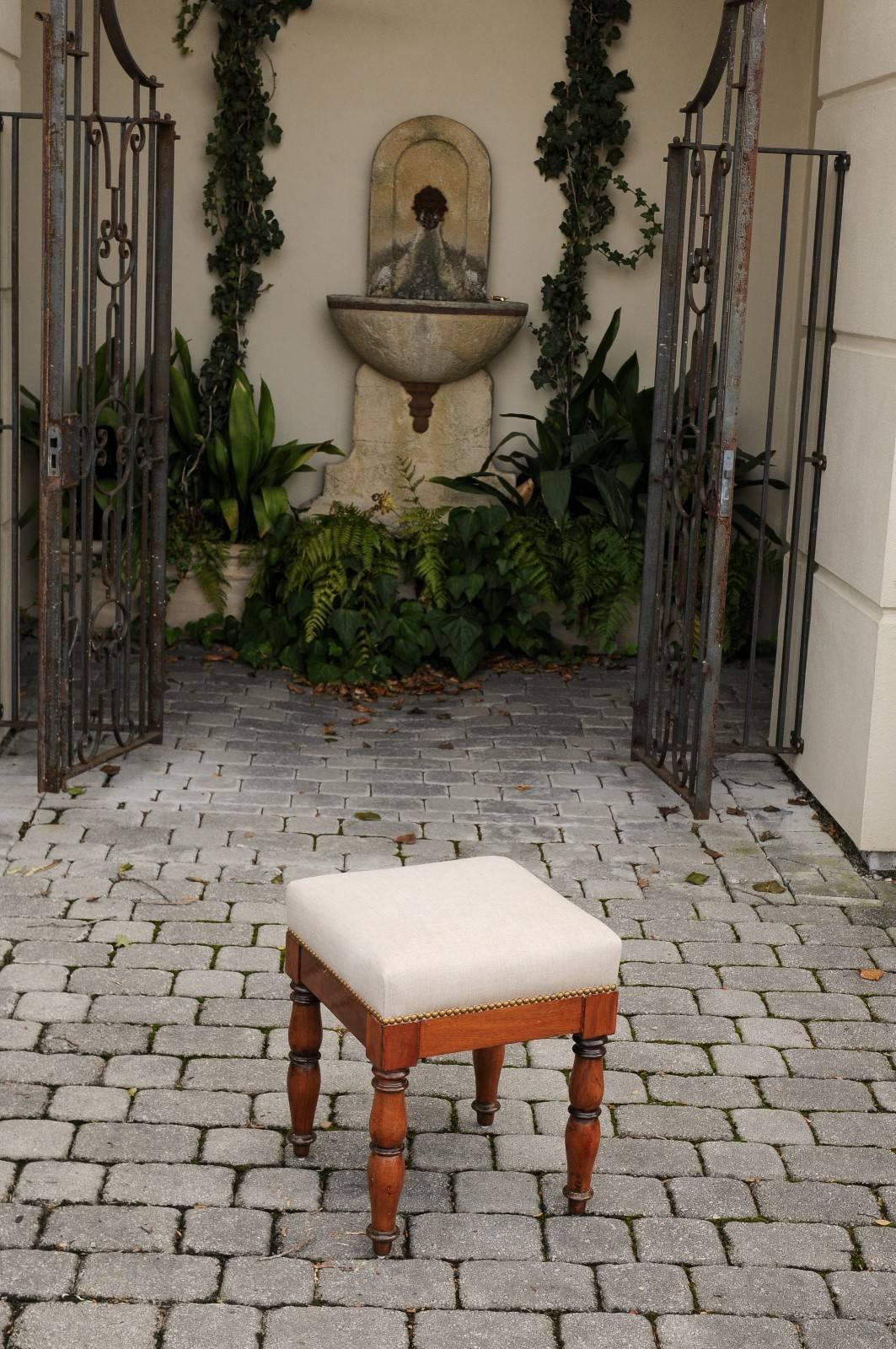 English 1870s Walnut Stool with Upholstered Seat, Nailheads and Turned Legs In Good Condition For Sale In Atlanta, GA