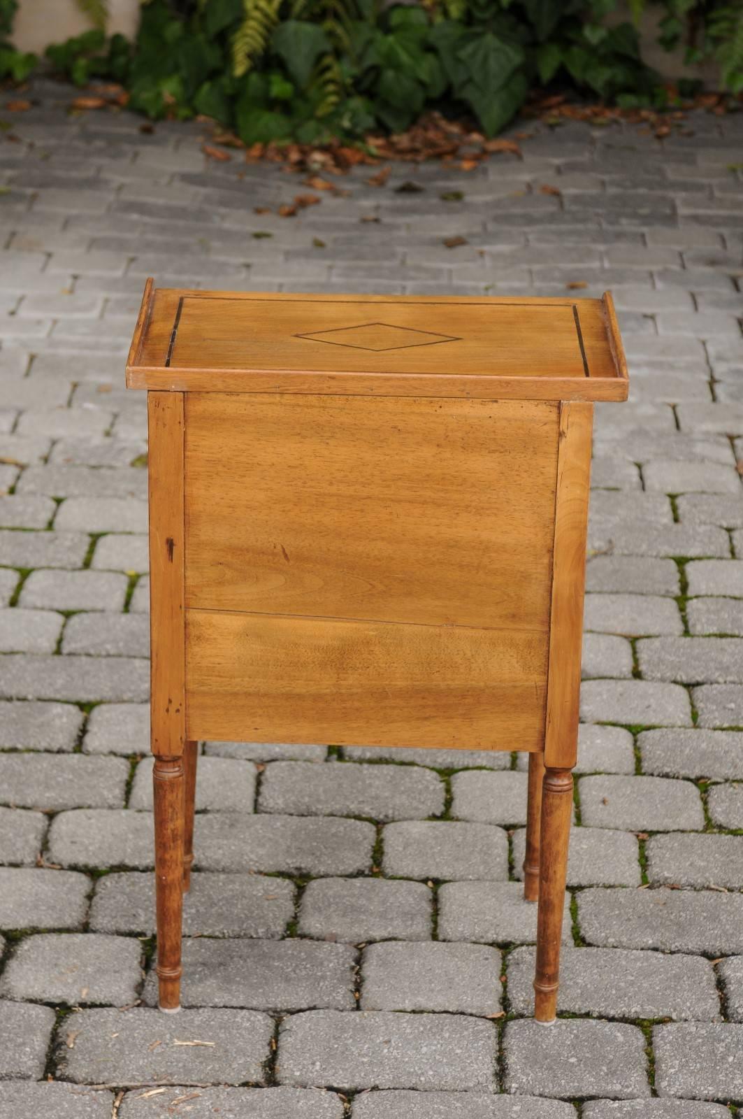 French 1820s Neoclassical Fruitwood Veneered Side Table with Diamond Motifs For Sale 2