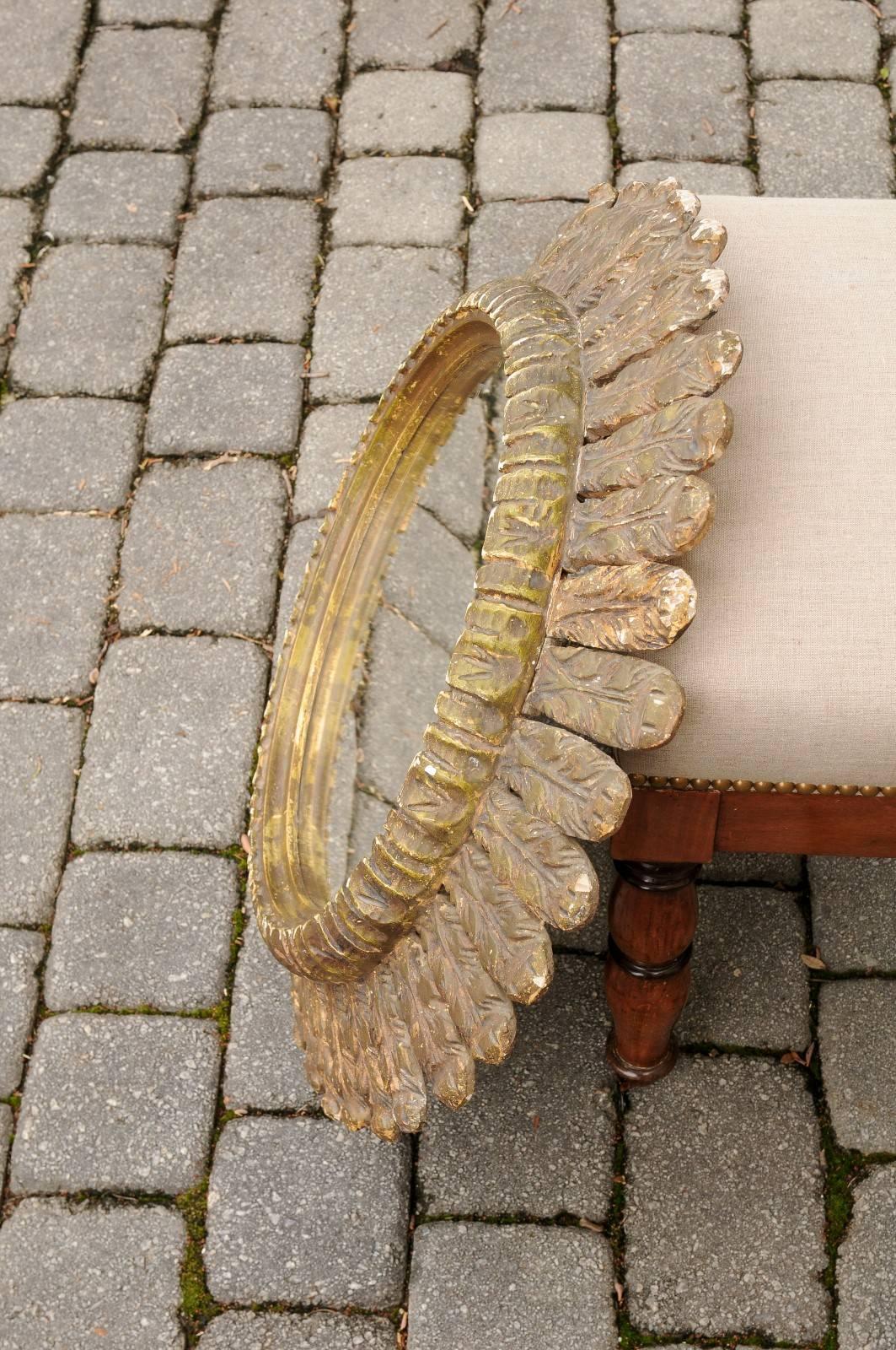 20th Century Italian Carved Giltwood Circular Mirror with Foliage Motifs from the 1950s