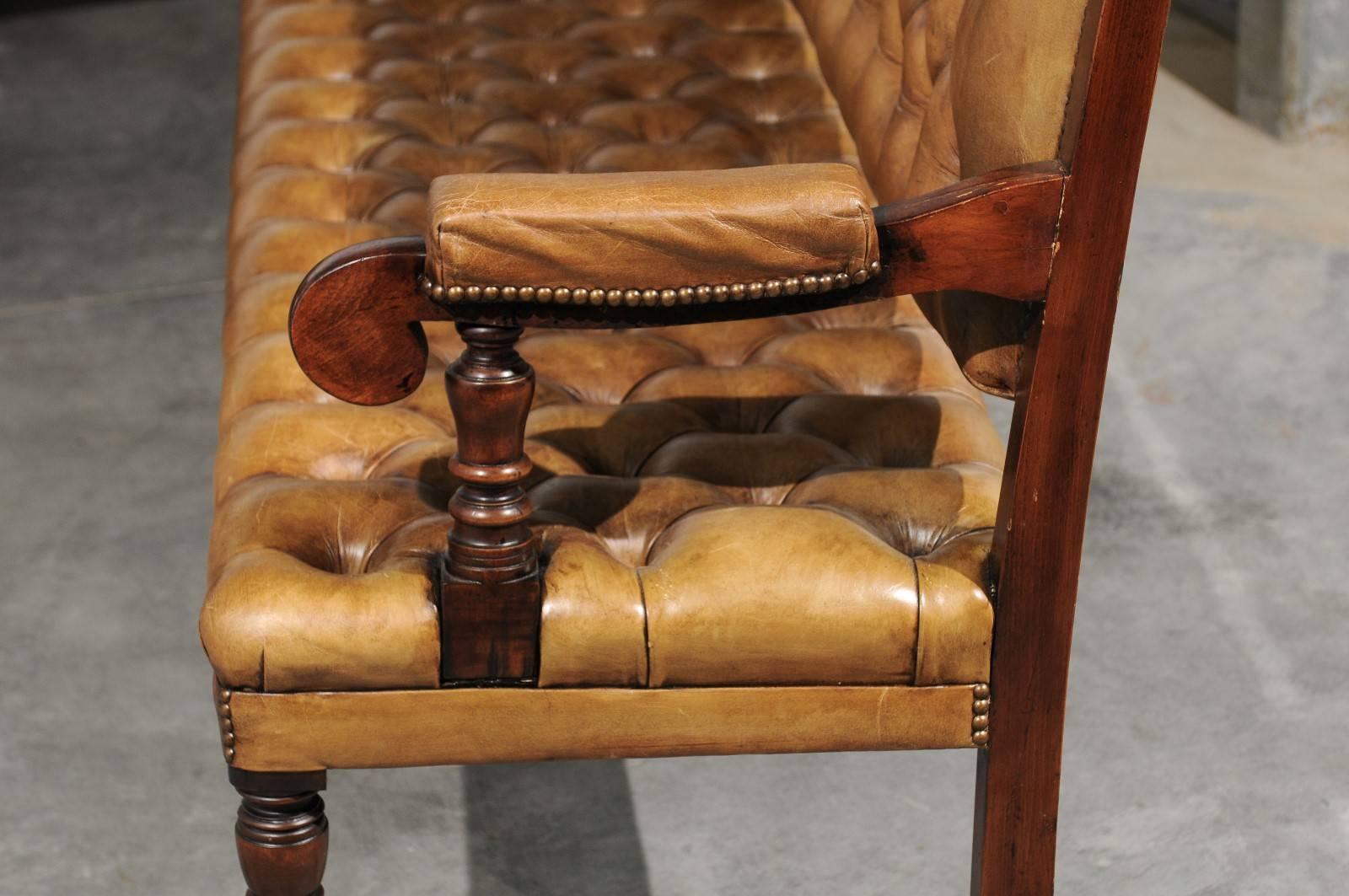 English Tufted Leather Upholstered Wooden Bench from the Late 19th Century 1