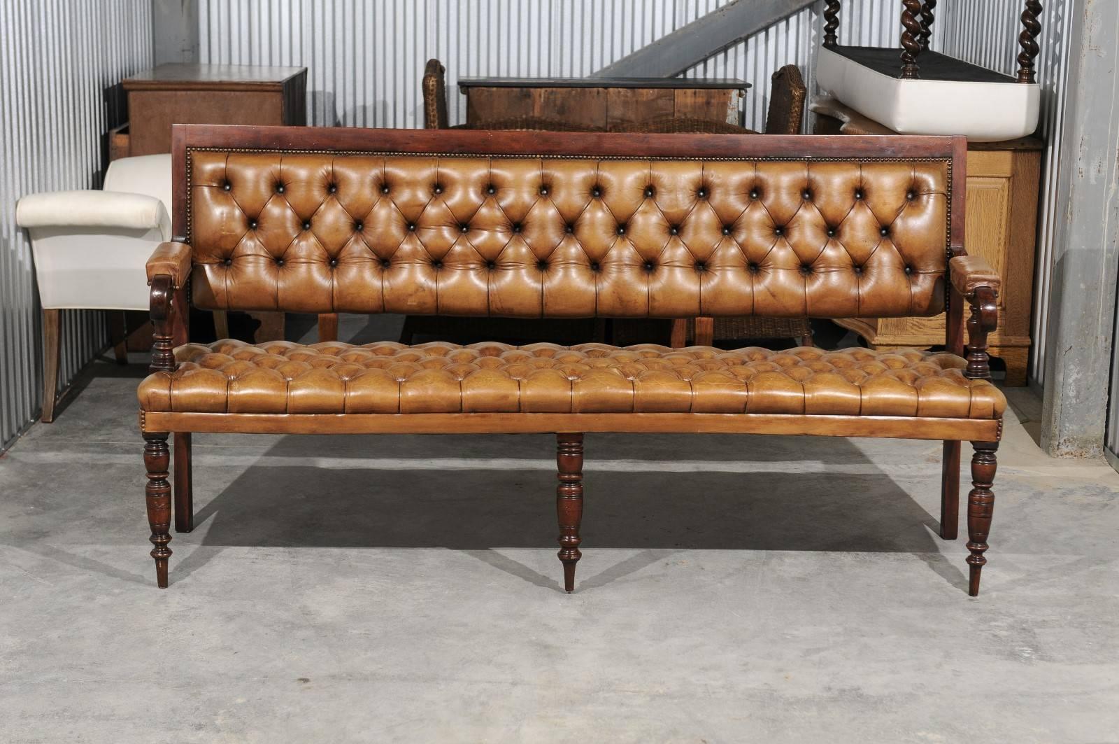 English Tufted Leather Upholstered Wooden Bench from the Late 19th Century 2
