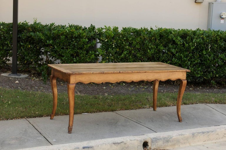 1850s French Louis Xv Style Elmwood Dining Room Table With Cabriole 1850s French Louis Xv Style Elmwood Dining Room Table With Cabriole Legs In Excellent Condition For