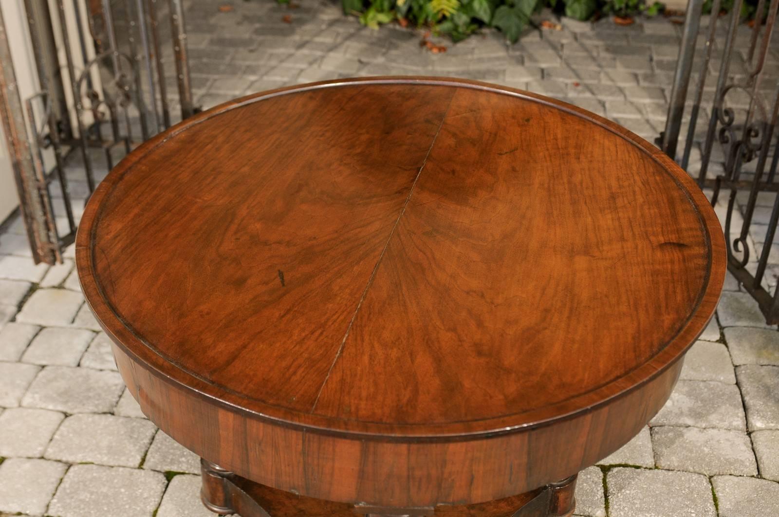 French 1870s Empire Style Walnut Round Center Table with Column-Shaped Legs 2