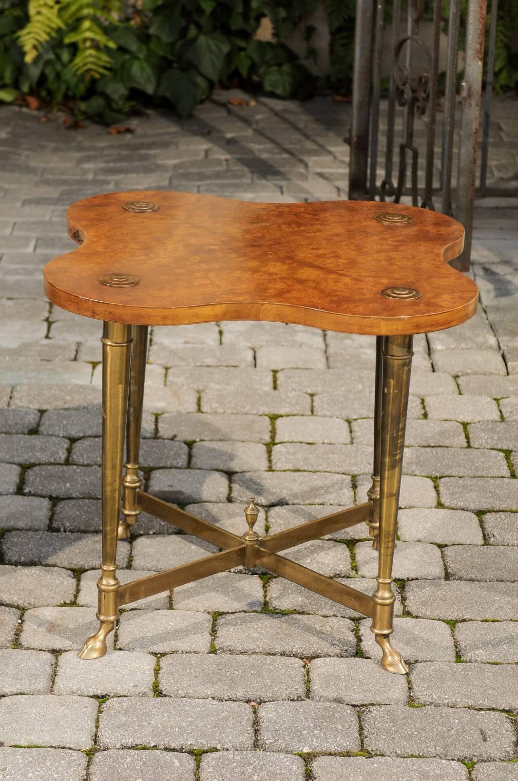 Mid-Century Modern Pair of English Side Tables with Burled Walnut Tops and Brass Frame, circa 1960