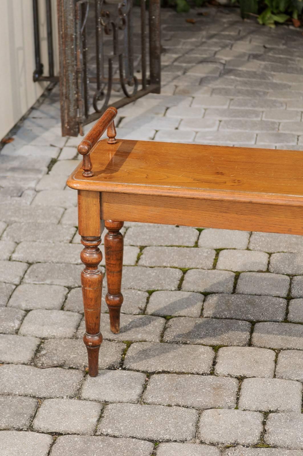 English 1900s Oak Hall Bench with Cylindrical Arm Supports and Turned Legs 6