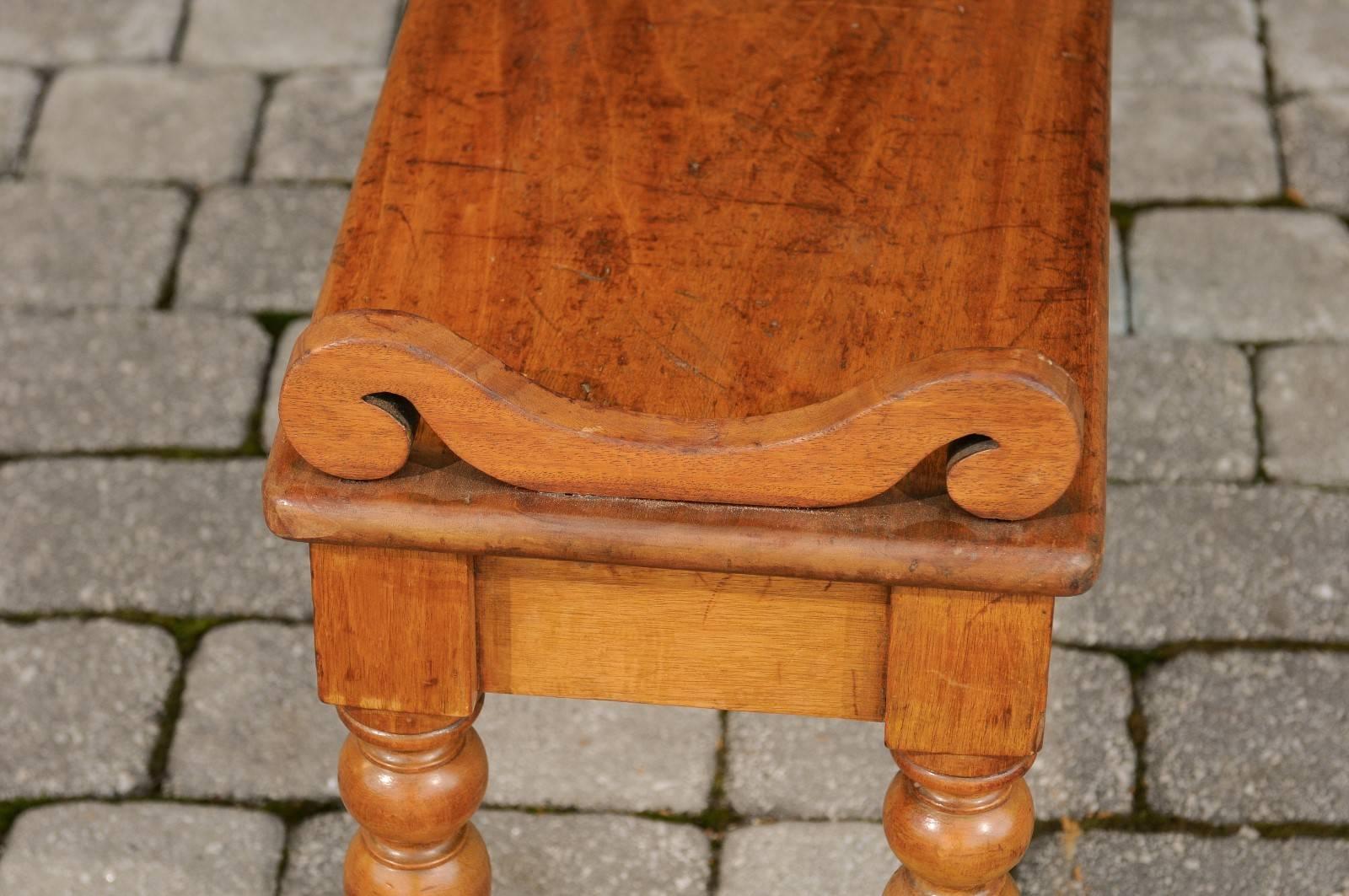 English Petite Oak Hall Bench with Turned Legs and Curly Arm Supports circa 1900 2
