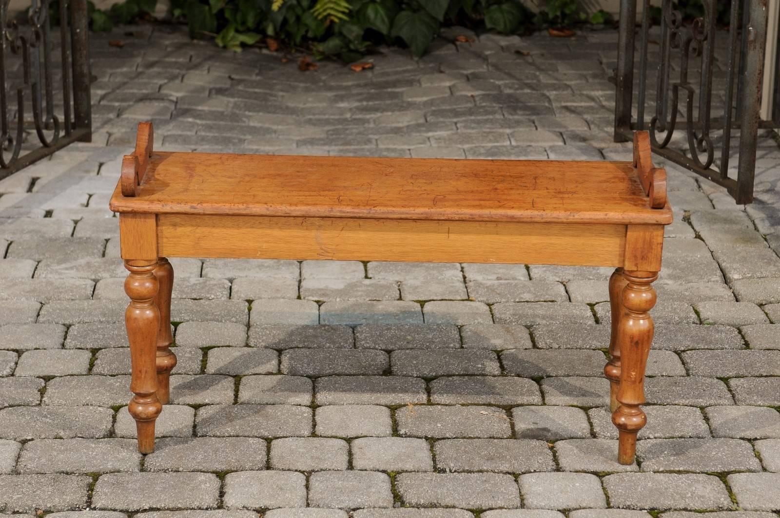 English Petite Oak Hall Bench with Turned Legs and Curly Arm Supports circa 1900 3