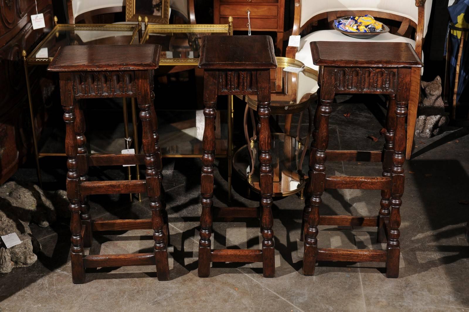 20th Century Set of Three 1920s English Ipswich Oak Bar Stools with Turned Legs and Stretcher