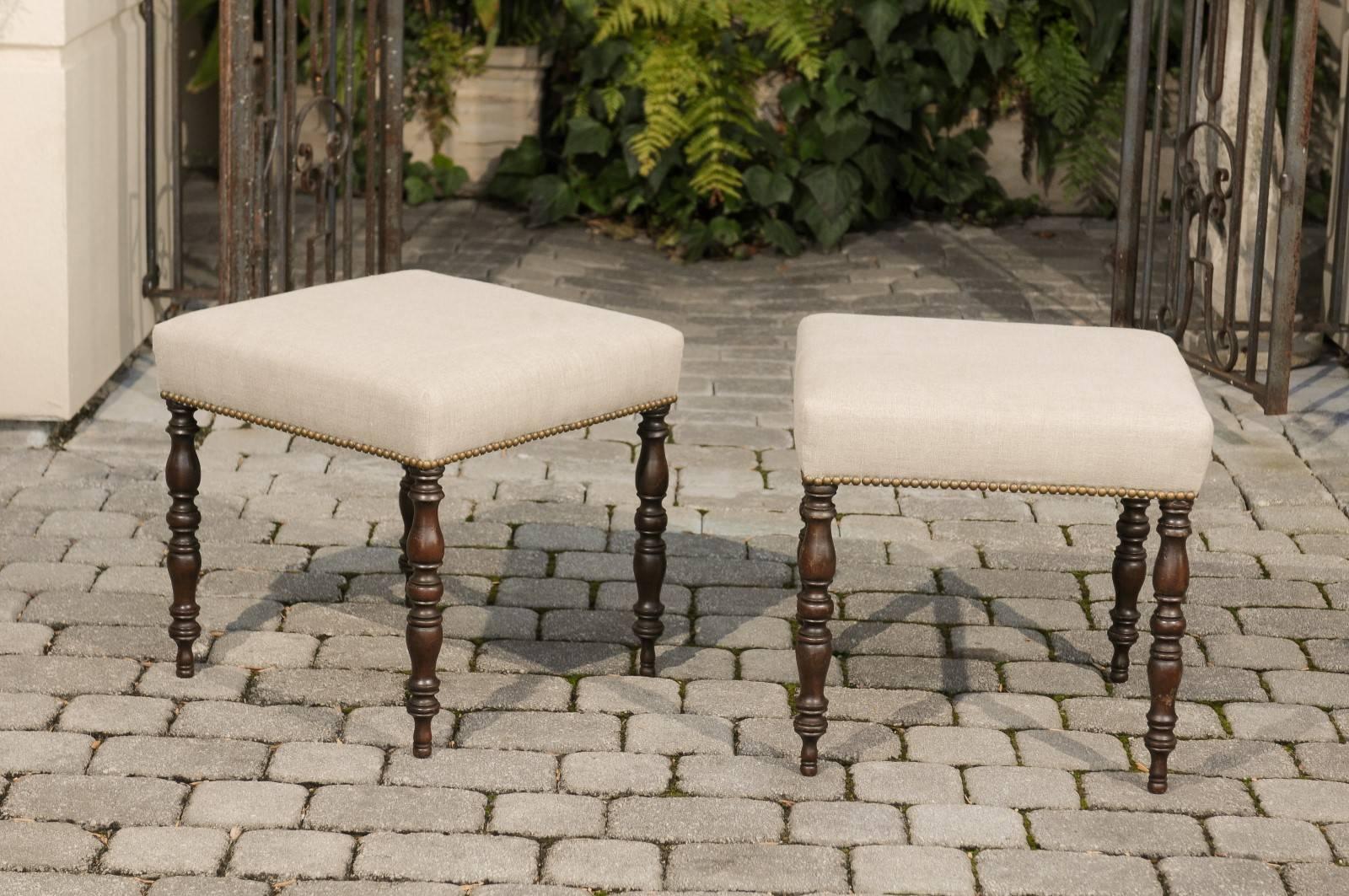 Pair of English, 1880s Walnut Stools with Turned Legs and Linen Upholstery 1