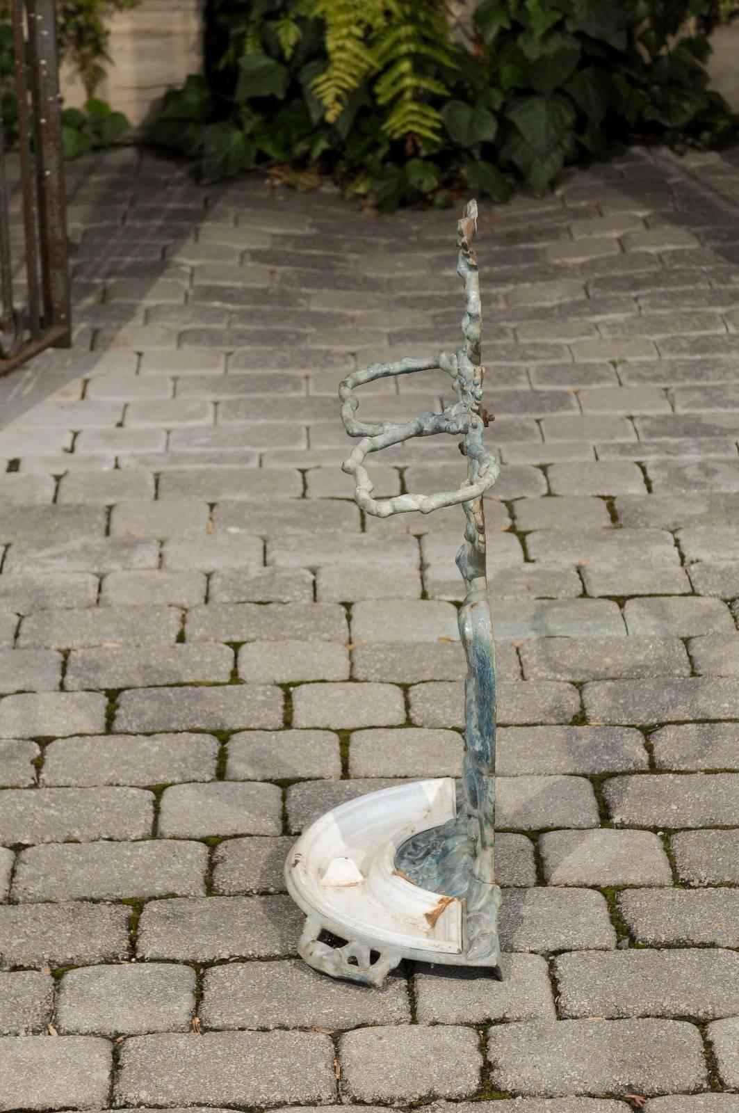 Französischer 1900er Gusseisen Umbrella Stand, der einen Hund vor einem Baum sitzend darstellt im Angebot 2