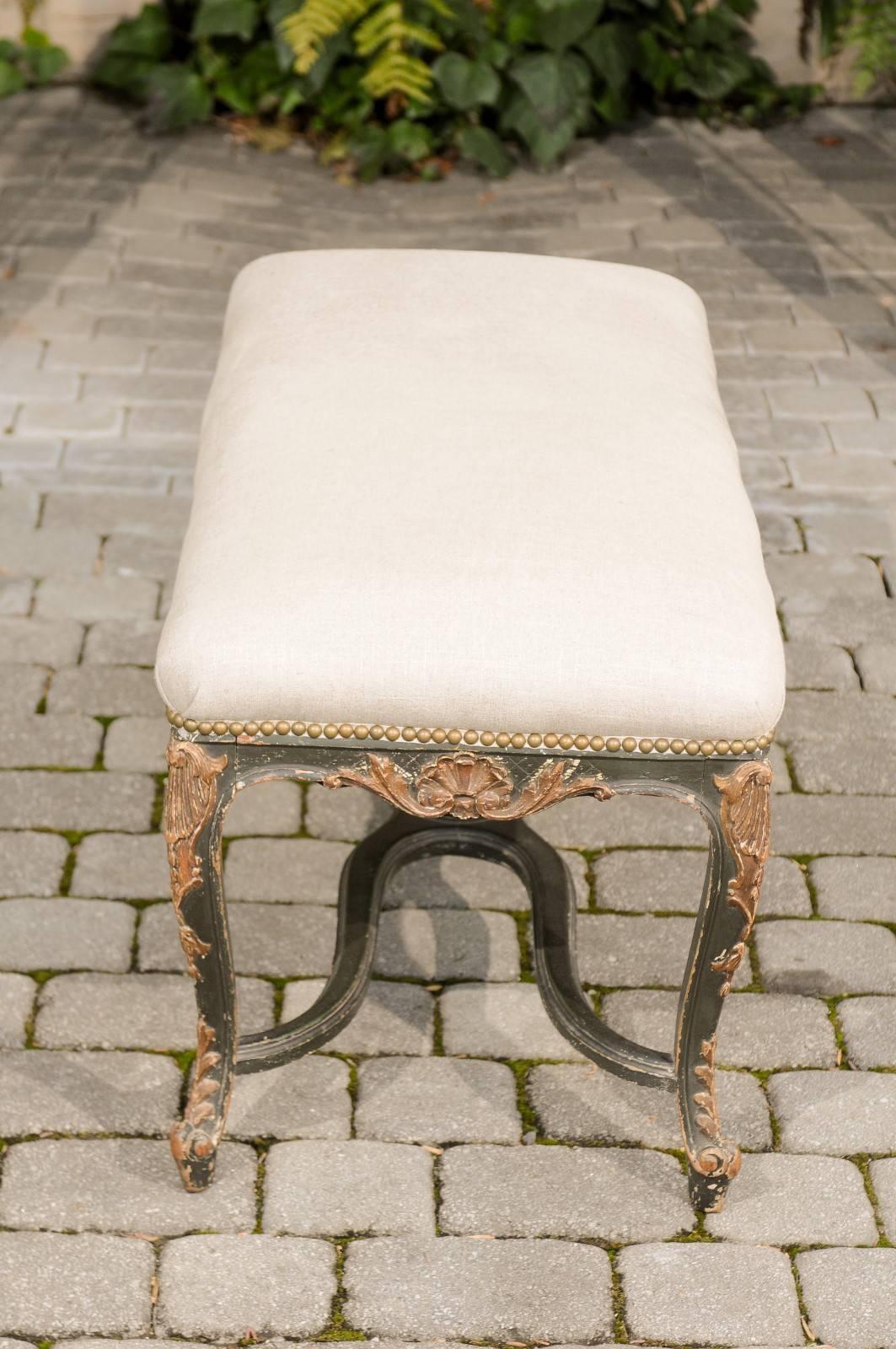 Banc français de style Louis XV des années 1890 peint en noir et doré à la feuille avec cabrioles en vente 1