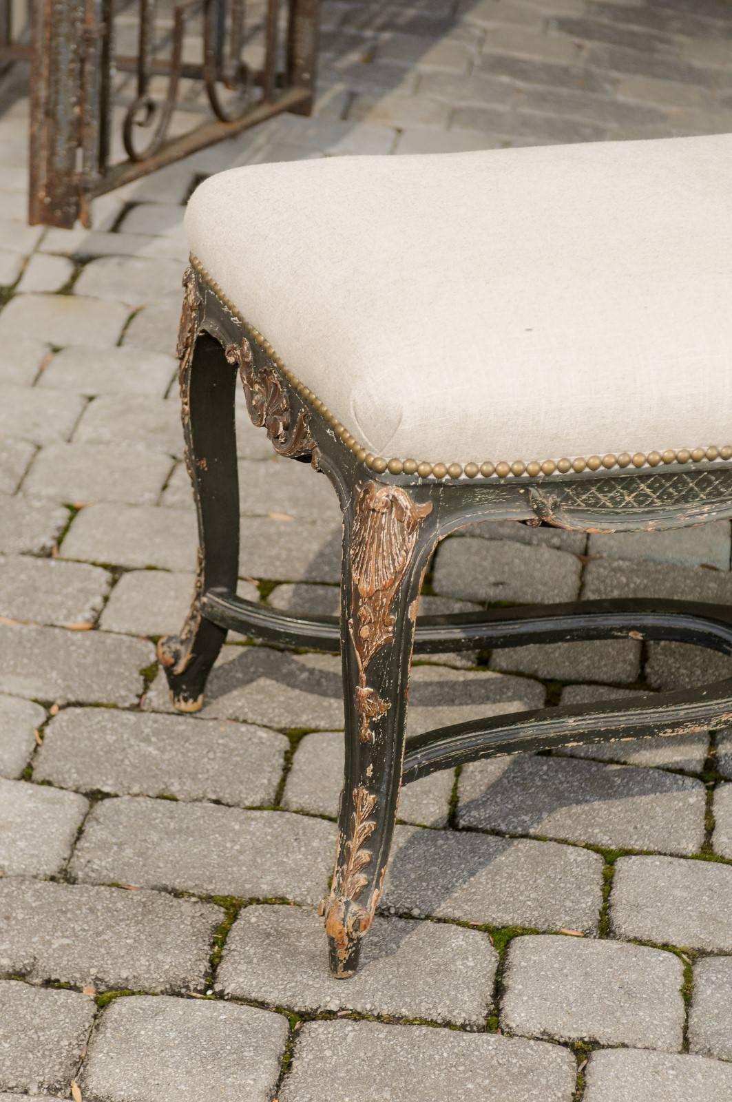 19th Century French Louis XV Style 1890s Black Painted and Parcel-Gilt Bench with Cabrioles For Sale