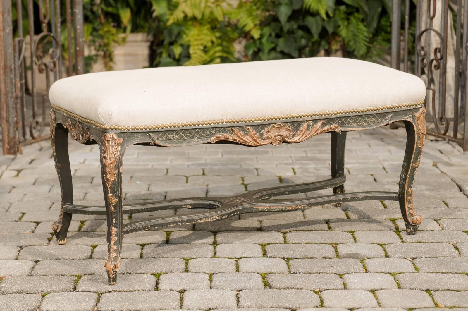 French Louis XV Style 1890s Black Painted and Parcel-Gilt Bench with Cabrioles In Good Condition For Sale In Atlanta, GA
