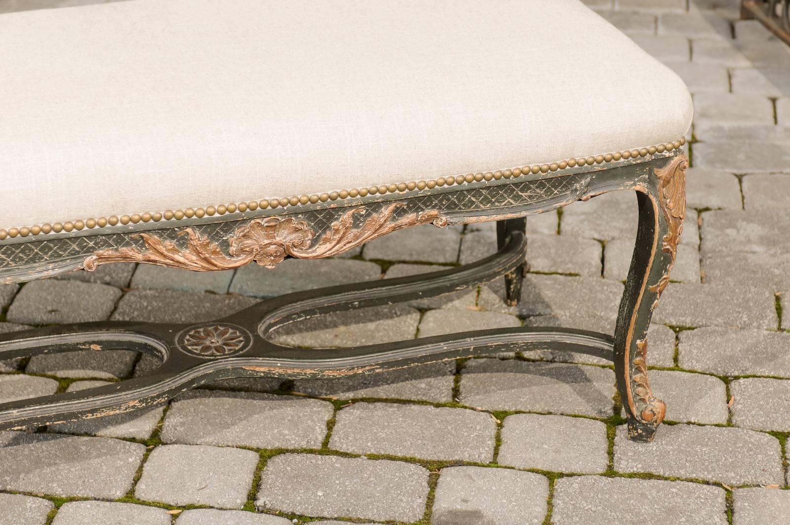 Linen French Louis XV Style 1890s Black Painted and Parcel-Gilt Bench with Cabrioles For Sale