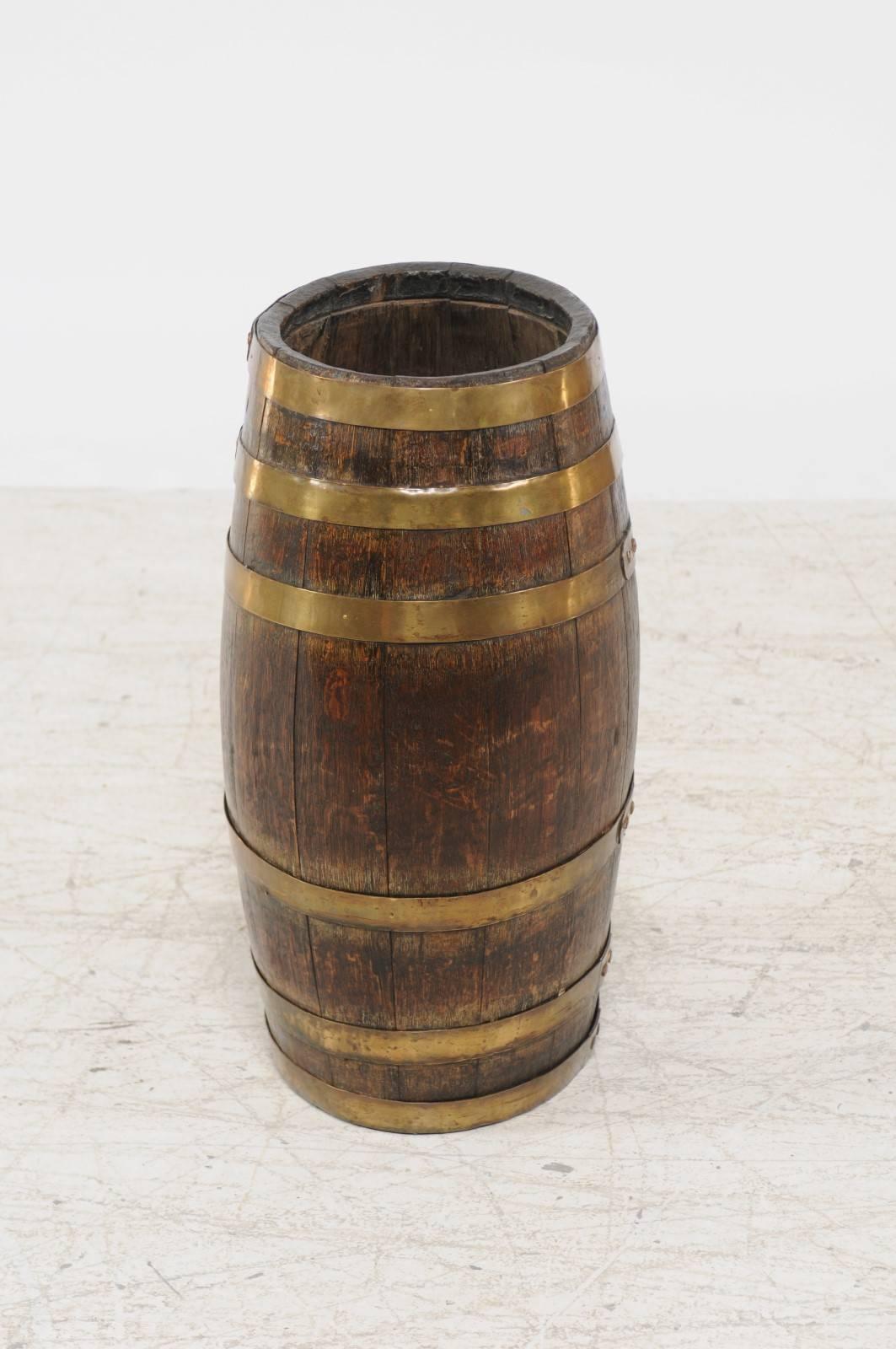 English Tall Oak Barrel with Brass Straps from the Late 19th Century In Good Condition In Atlanta, GA