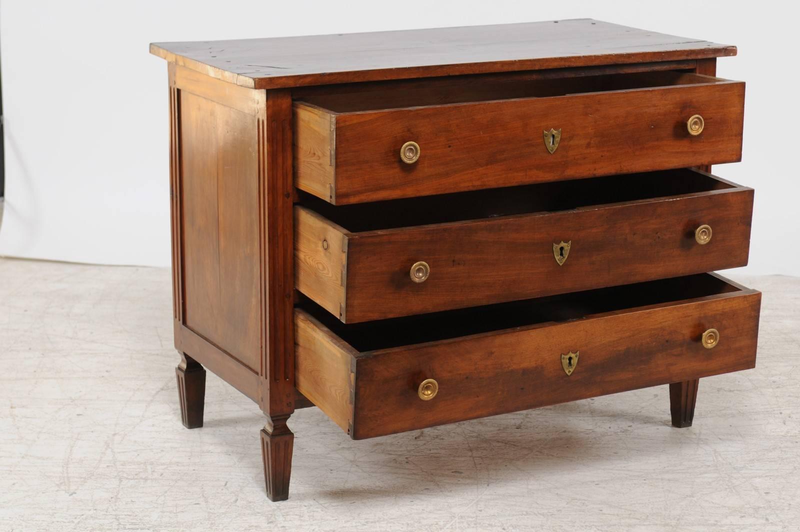 Brass Italian 1820s Neoclassical Walnut Three-Drawer Commode with Fluted Tapered Feet