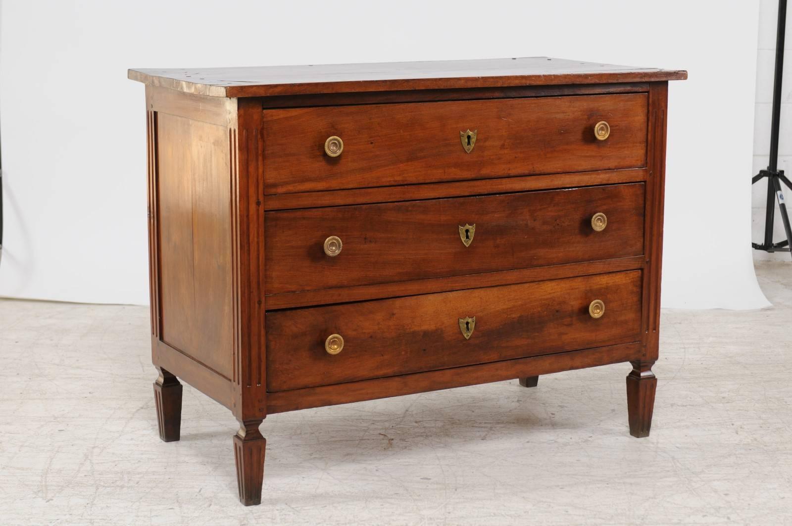 19th Century Italian 1820s Neoclassical Walnut Three-Drawer Commode with Fluted Tapered Feet