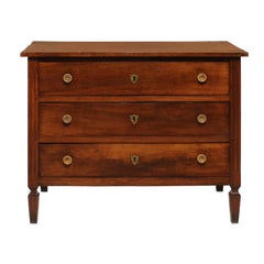 Italian 1820s Neoclassical Walnut Three-Drawer Commode with Fluted Tapered Feet