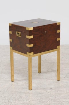 Englisches Vintage-Mahagoni-Cellarette auf Messingständer aus der Mitte des Jahrhunderts, innen gefüttert