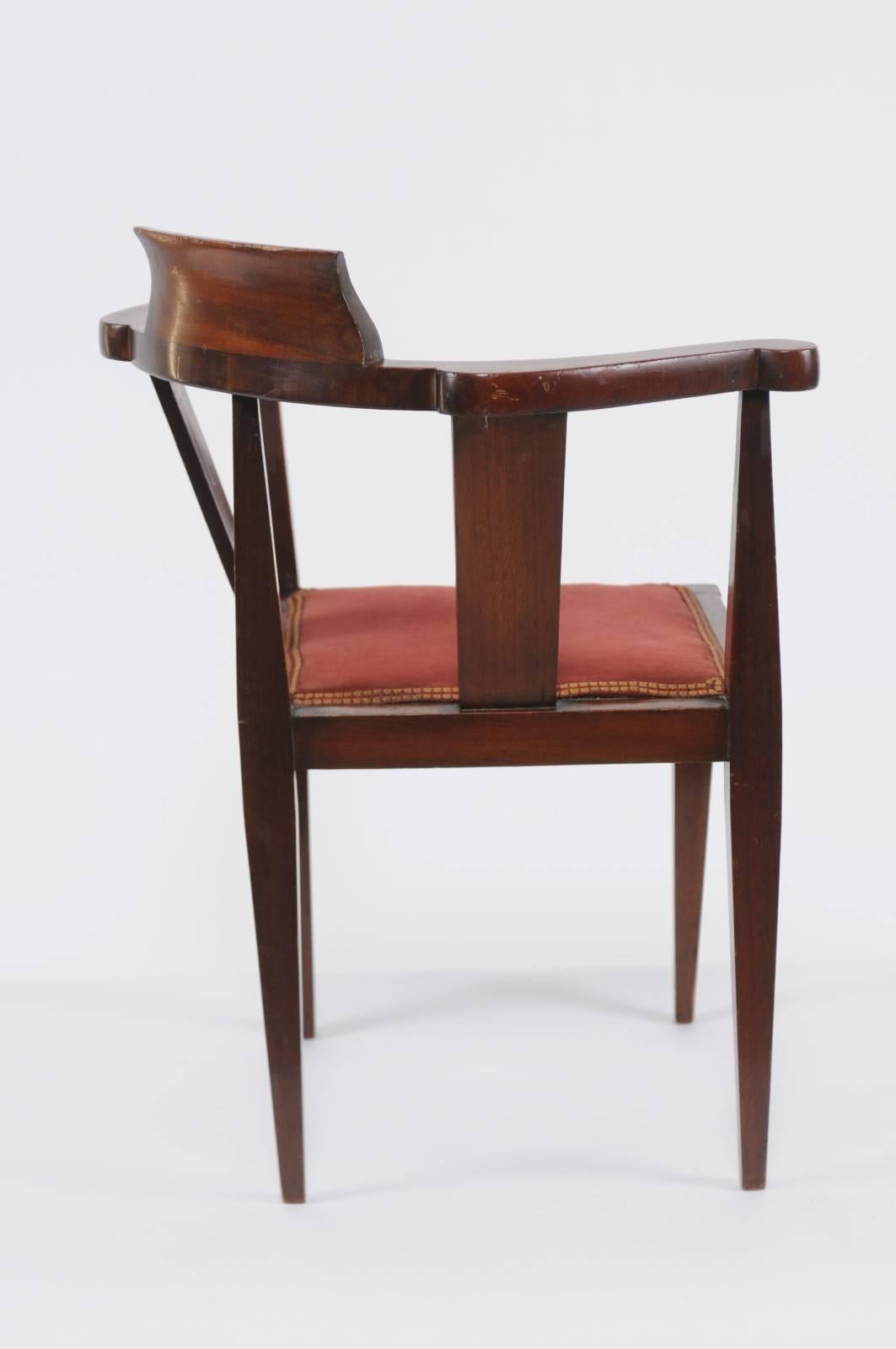 20th Century French 1900s Mahogany Corner Child Chair with Crossbanding and Tapered Legs For Sale
