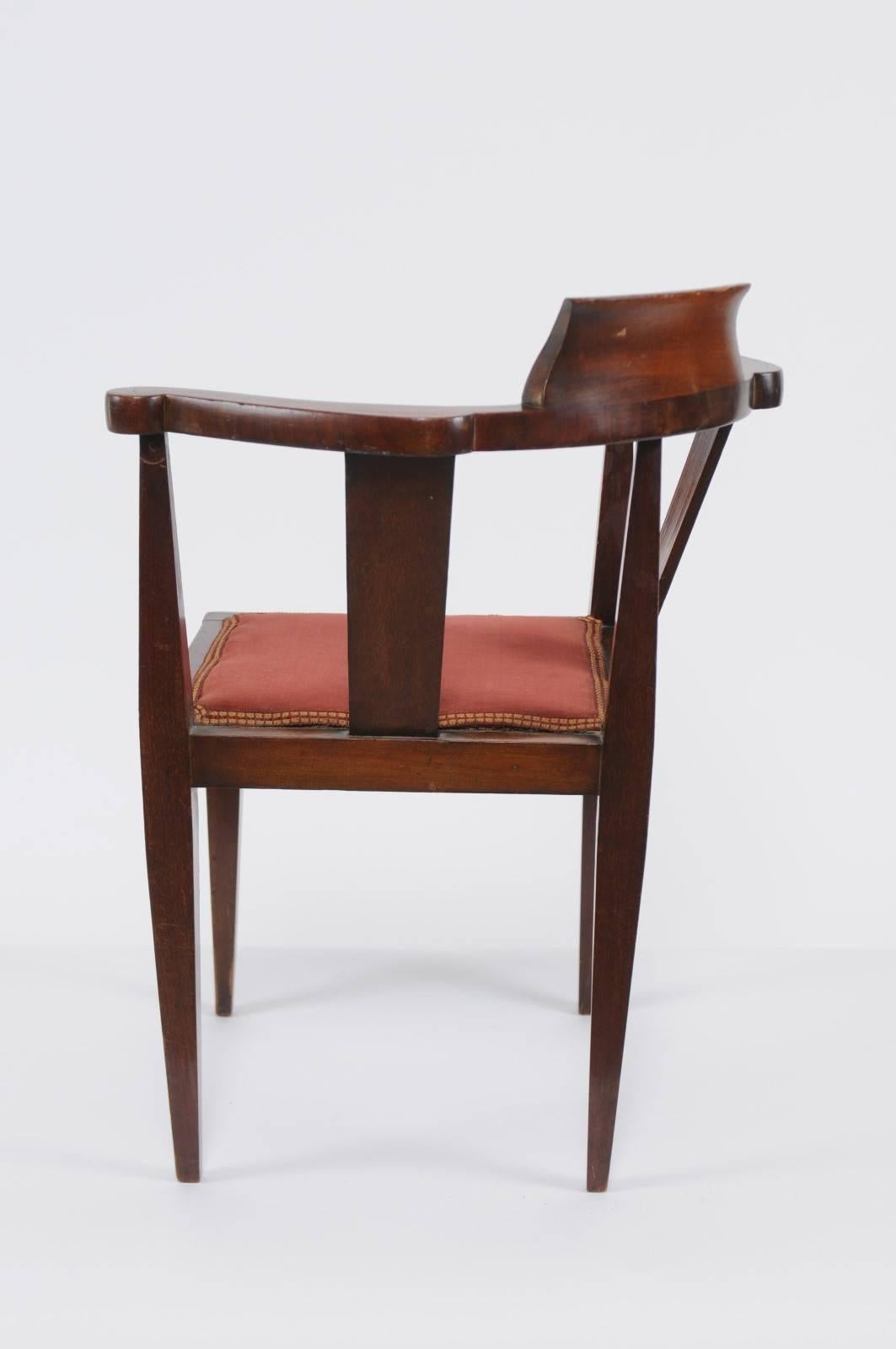 French 1900s Mahogany Corner Child Chair with Crossbanding and Tapered Legs For Sale 1