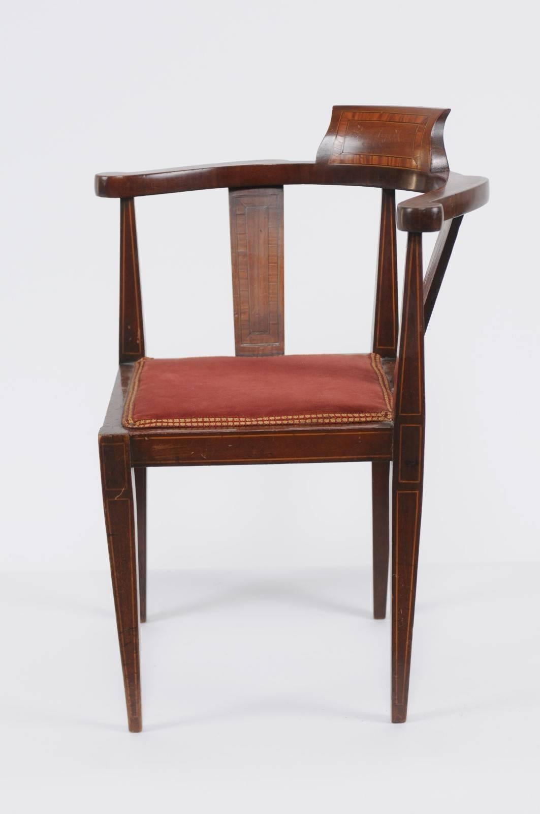 French 1900s Mahogany Corner Child Chair with Crossbanding and Tapered Legs For Sale 2