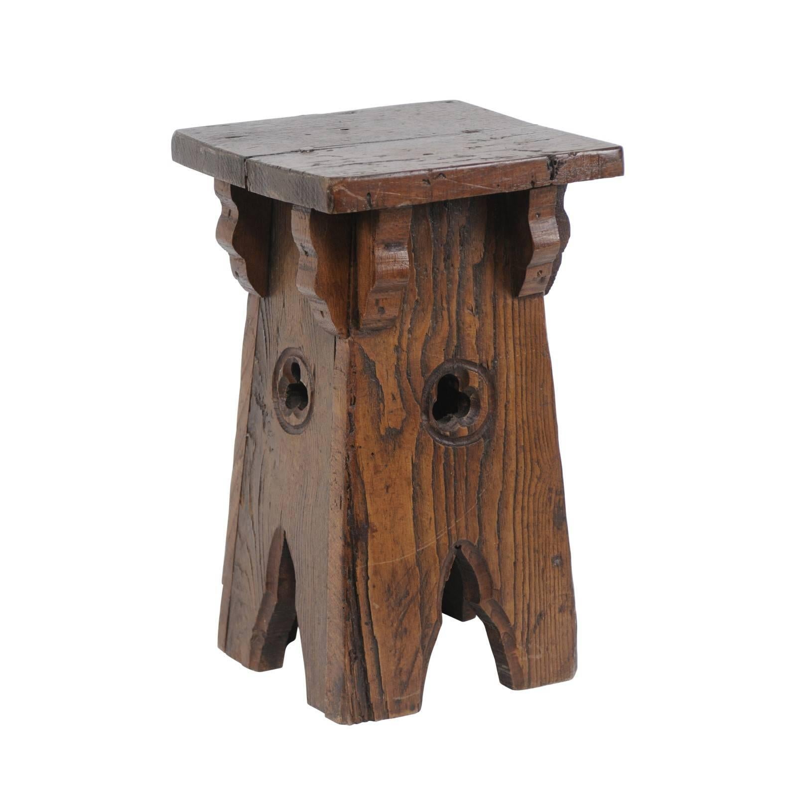 Spanish Oak Stool with Trefoil Motifs and Brackets from the Early 20th Century