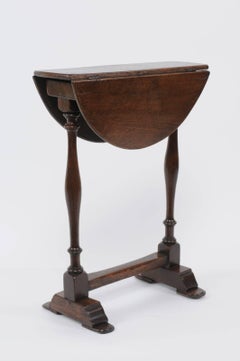 English 1870s Petite Turned Oak Drop-Leaf, Round Top Table with Trestle Base