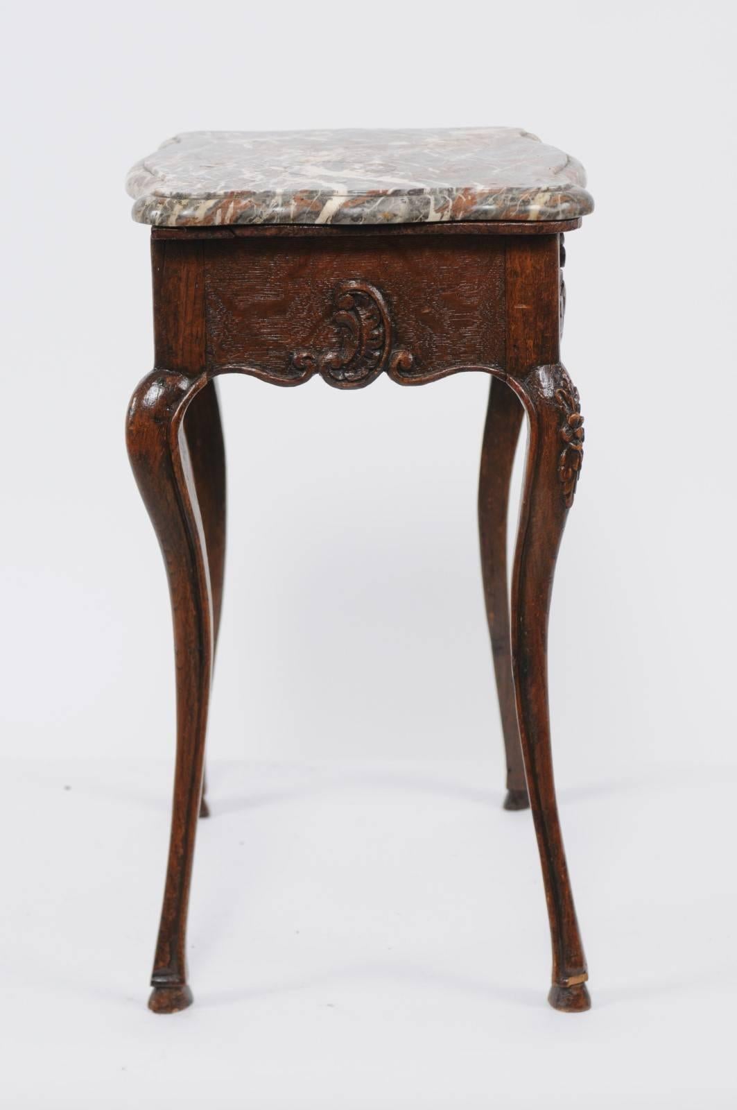 French Louis XV Style Walnut Side Table with Marble Top and Cabriole Legs, 1870s For Sale 3