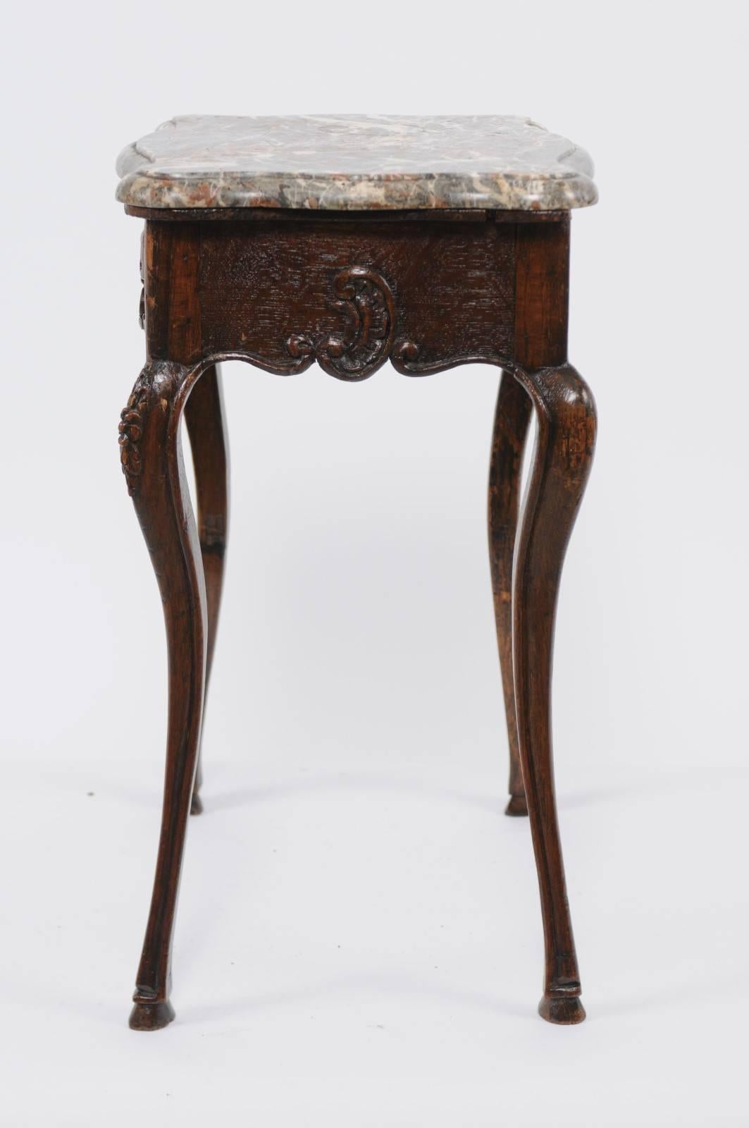 French Louis XV Style Walnut Side Table with Marble Top and Cabriole Legs, 1870s For Sale 1
