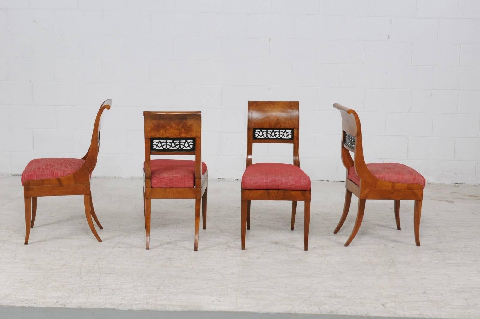 Set of Four 1840s Austrian Biedermeier Period Chairs with Bookmarked Veneer For Sale 1