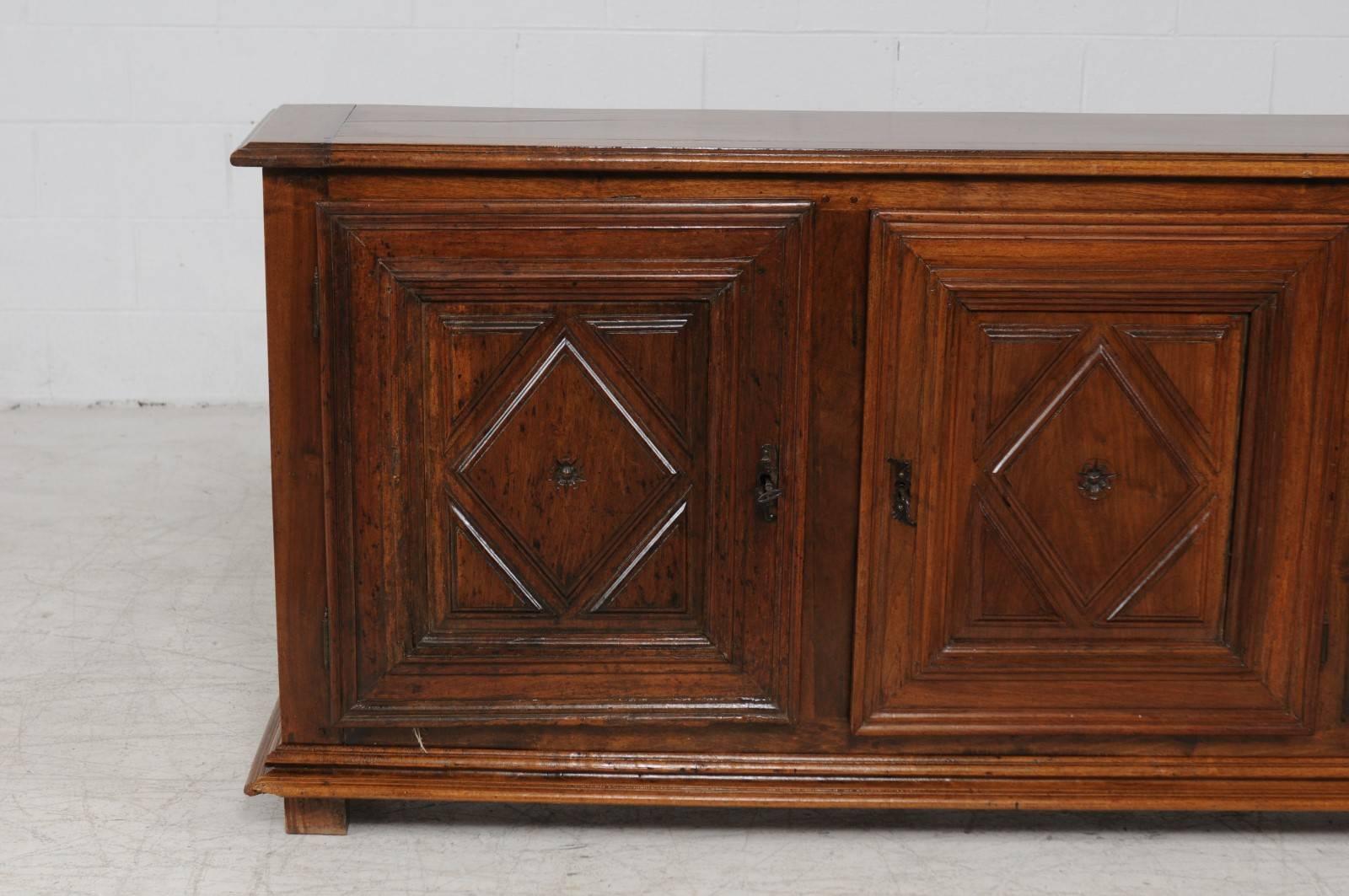 Italian Three-Door Chestnut Wood Enfilade with Diamond Motifs from the 1820s In Good Condition In Atlanta, GA