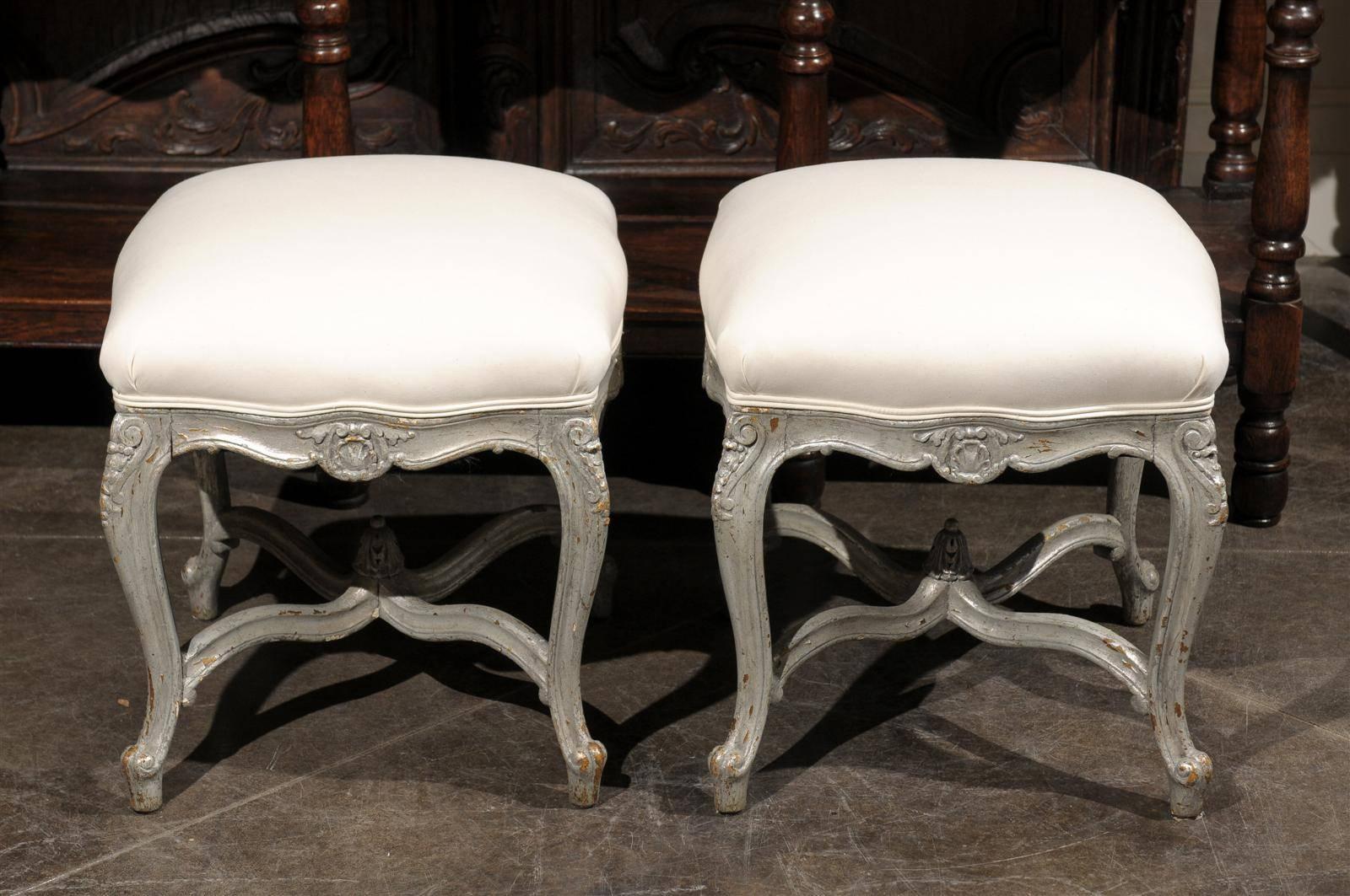 Pair of French Louis XV Style Silver Leaf Stools with Carved Cross Stretcher In Good Condition For Sale In Atlanta, GA