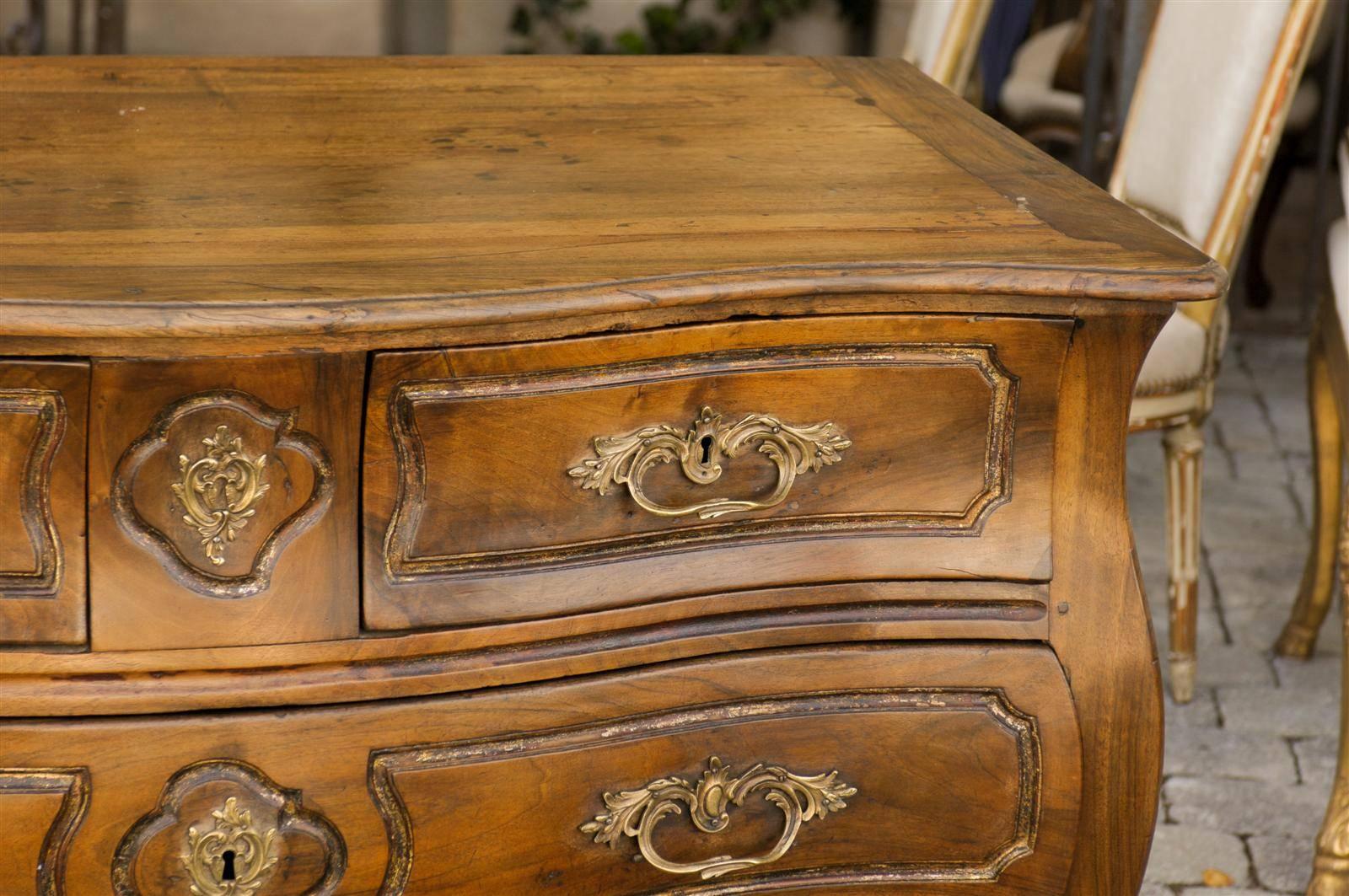 French Louis XV Walnut Bombé Commode with Serpentine Front, circa 1760 1