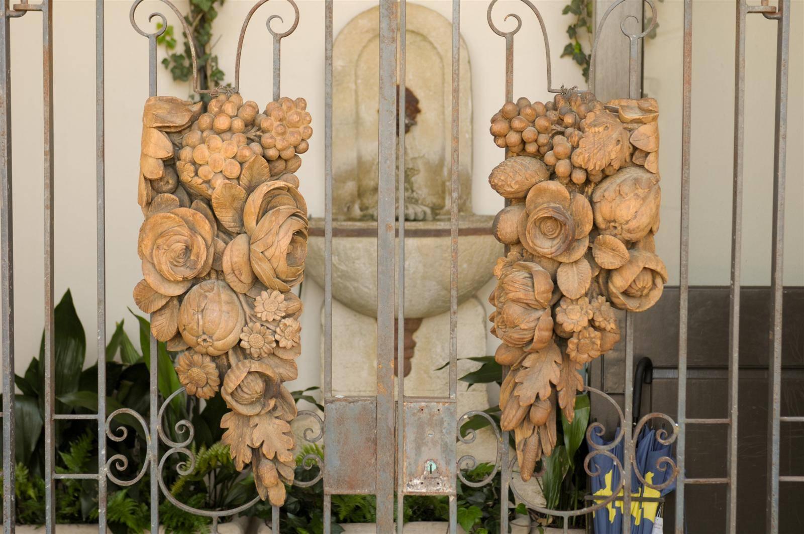 19th Century Pair of English Architectural Carvings in the Manner of Grinling Gibbons, 1880s