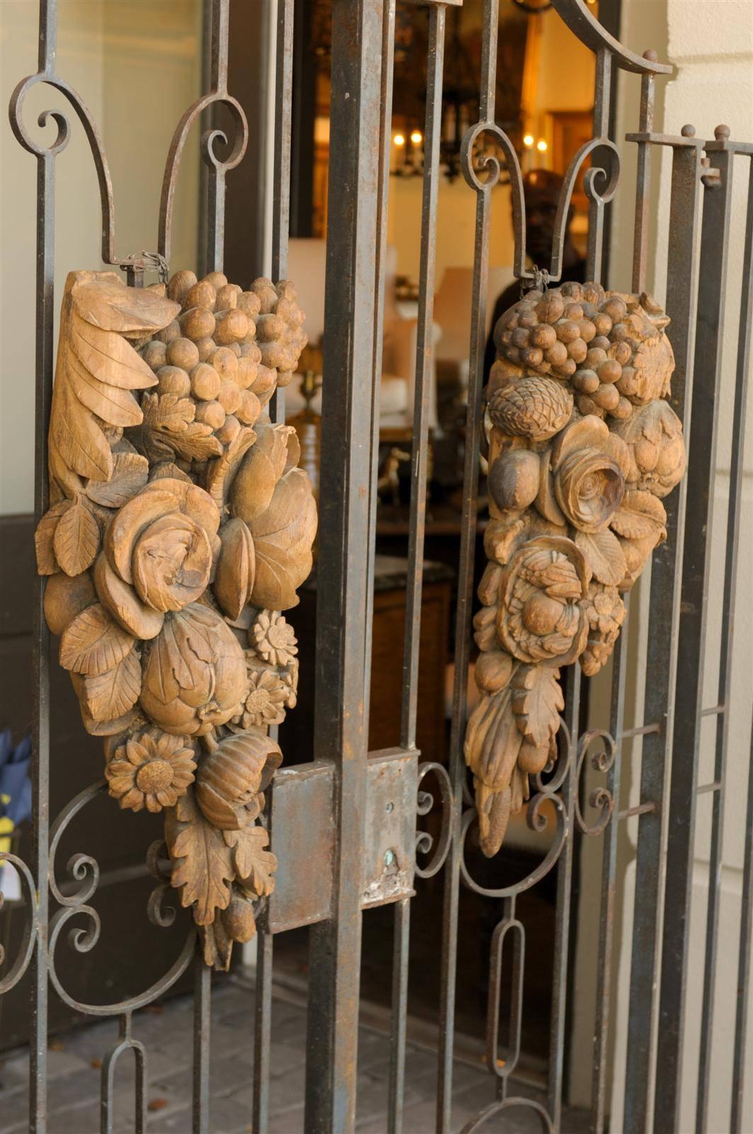 Pair of English Architectural Carvings in the Manner of Grinling Gibbons, 1880s 3