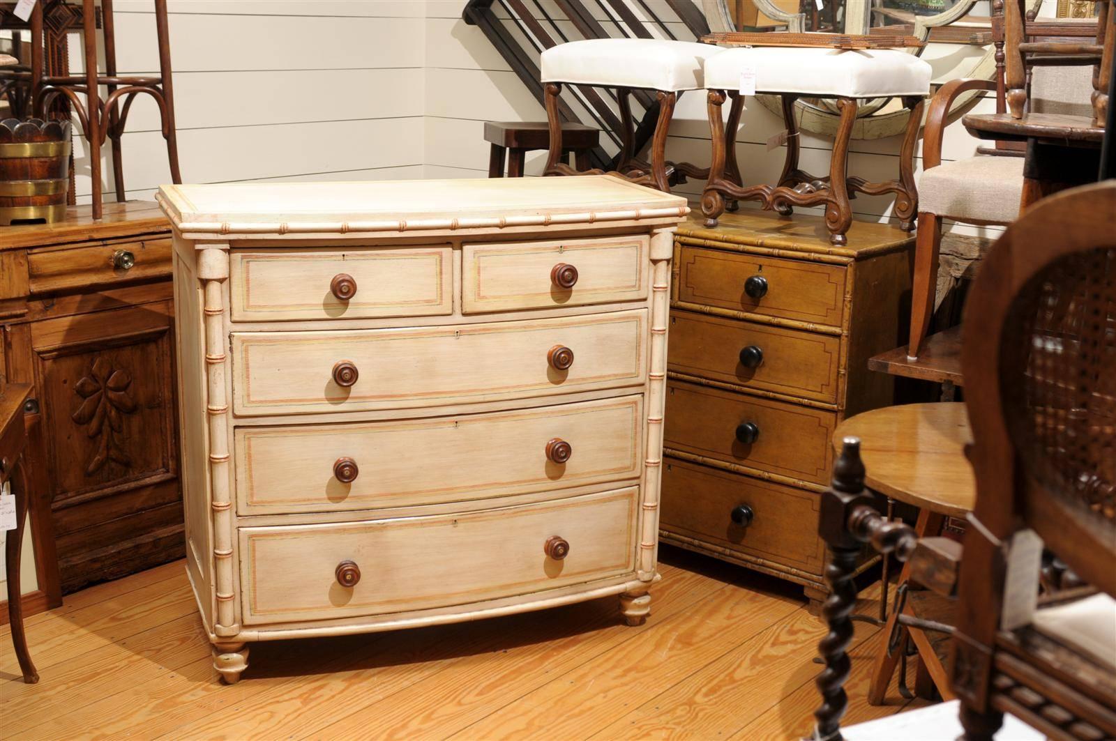 English Mid 19th Century Painted Five-Drawer Chest with Faux-Bamboo Side Posts In Good Condition In Atlanta, GA