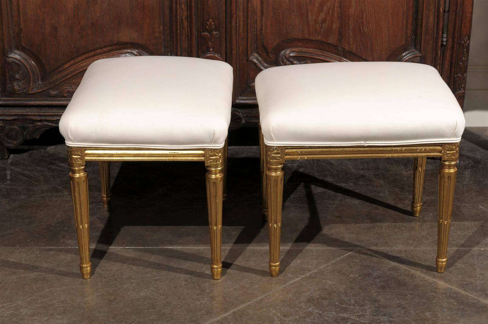 Pair of French Early 20th Century Upholstered Stools with Giltwood Legs For Sale 3