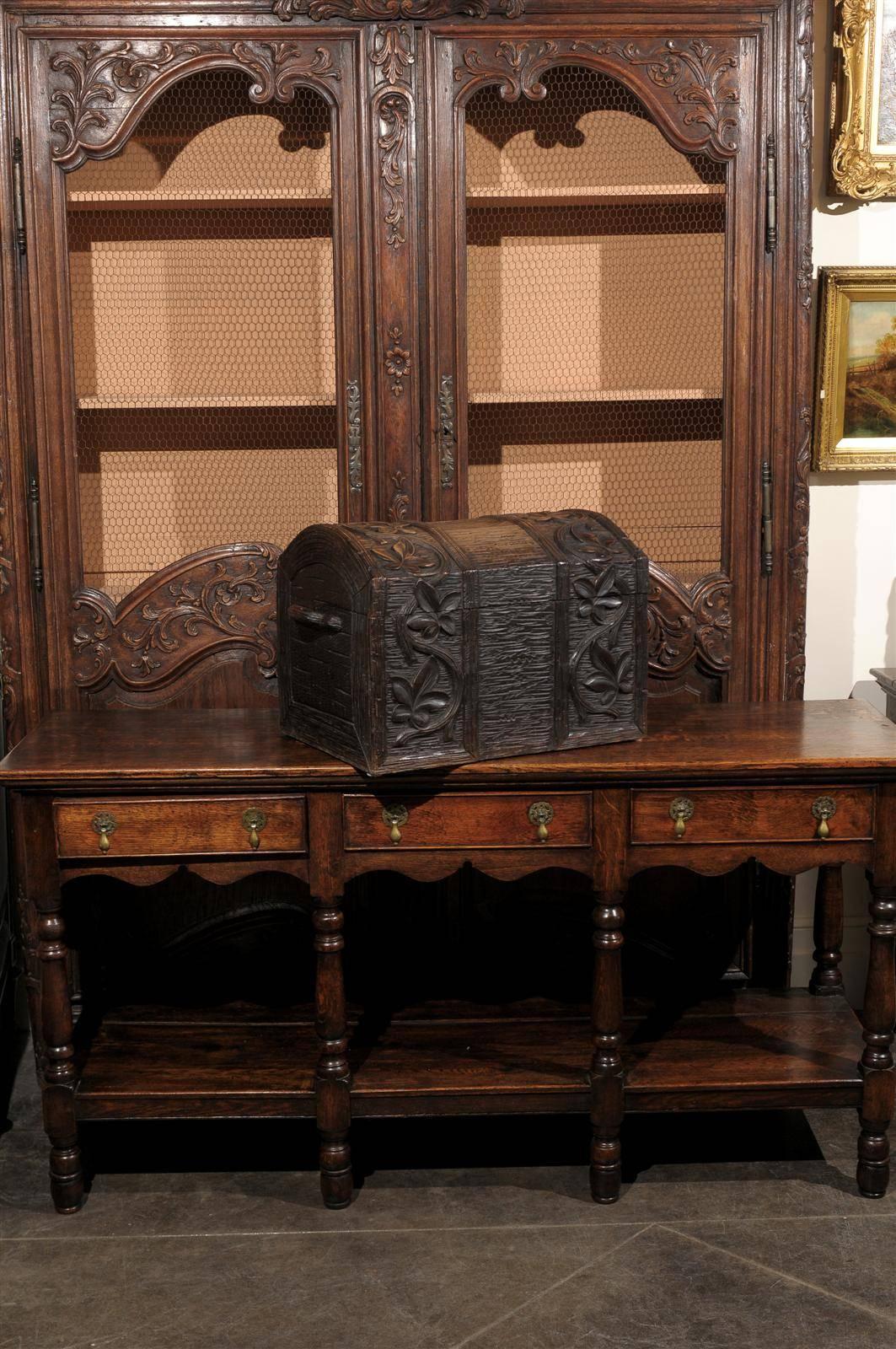 French Carved Wood Black Forest Turn of the Century Trunk with Floral Décor In Good Condition In Atlanta, GA