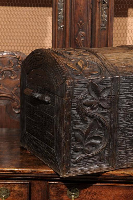 French Carved Wood Black Forest Turn of the Century Trunk with Floral Décor For Sale 4